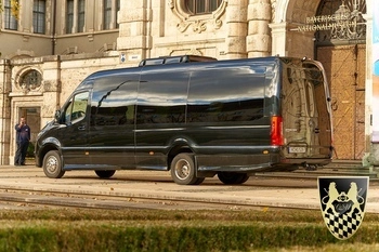 Luxus Kleinbusse für 18 Personen, ideal für Gruppenreisen.