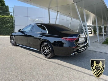 An exclusive chauffeur service vehicle ready for a transfer from Munich to Stuttgart.