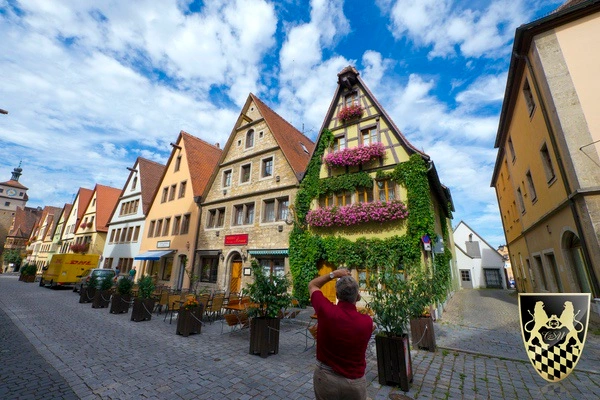 A vibrant restaurant scene along Germany's Romantic Road, perfect for travelers.